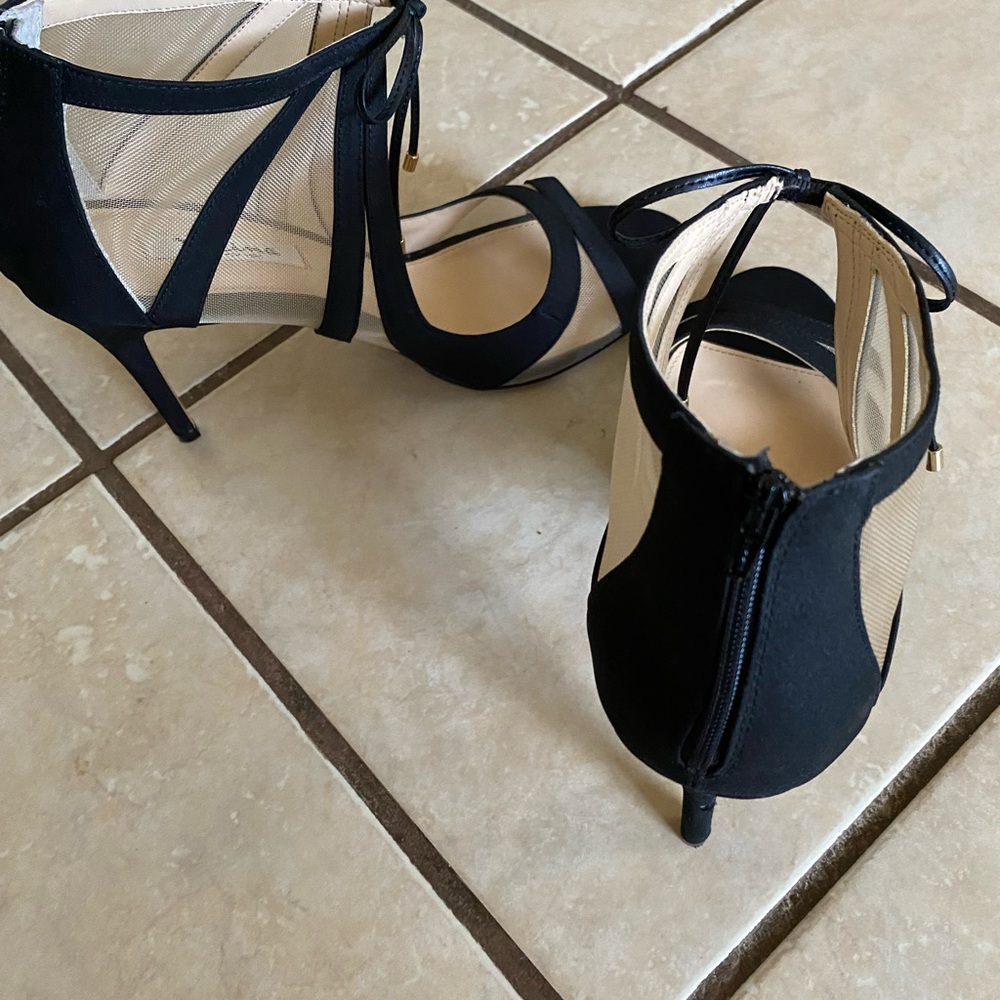 Black heel with sheer opening - Picture 2 of 4